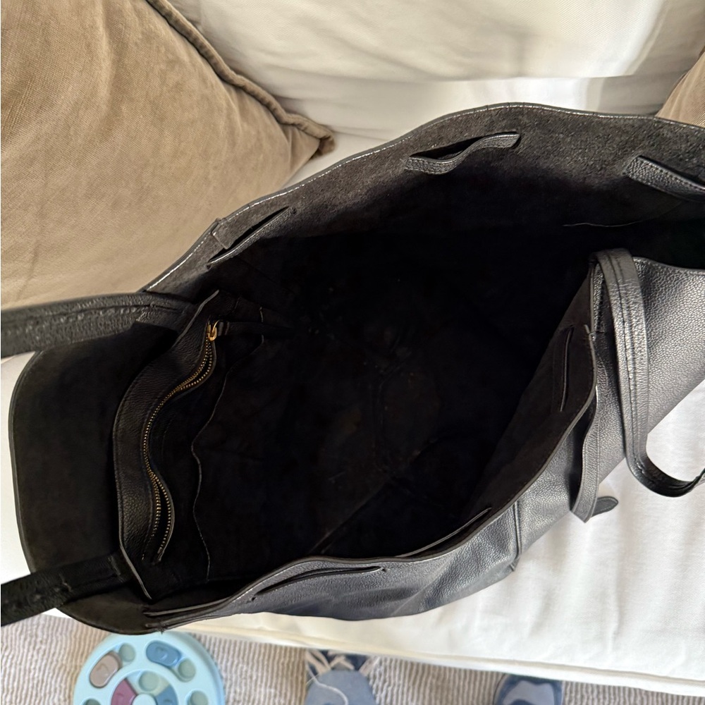 Celine Black Tote Bag Sleek Minimalist Design - Picture 5 of 8